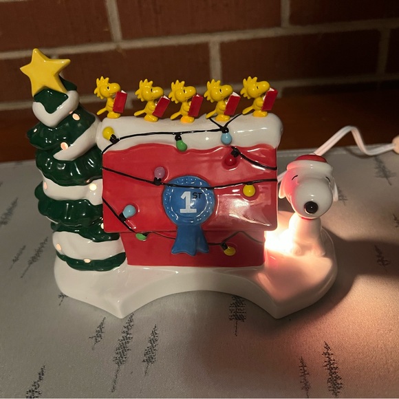 Department 56 Peanuts Christmas Snoopy & Woodstock Light up Candy Dish - Picture 6 of 6